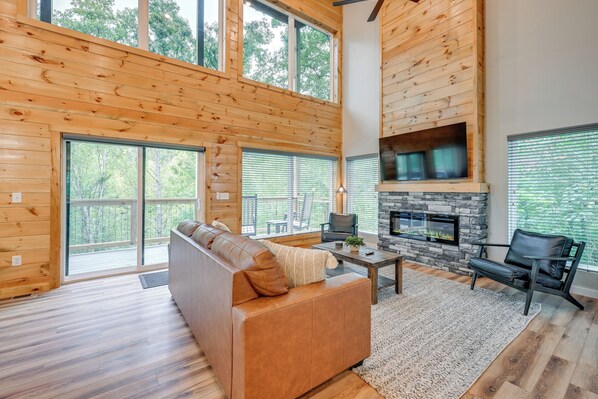 Televisión y chimenea 