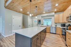 Refrigerador, microondas, parrilla de estufa y lavavajillas 