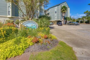 Exterior - 1 Mi to Beach: Golf Glenn Villas Condo w/ Pool (North Myrtle Beach)