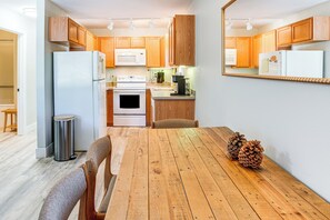 Microwave, stovetop, dishwasher, coffee/tea maker