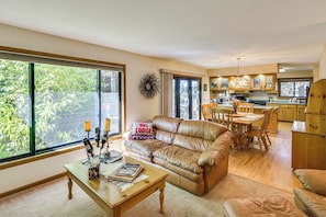 TV, fireplace - Large Family Duplex w/ Grill, Near Beaver Creek (Avon)