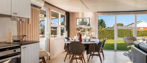 ثلاجة، ميكروويف، غسالة أطباق، مستلزمات طهي/أطباق/أوعية