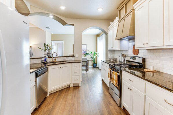 Fridge, microwave, stovetop, dishwasher