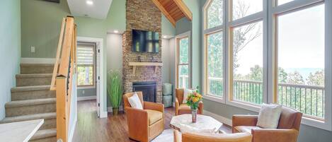 Televisión y chimenea