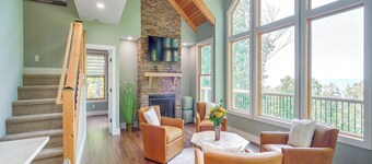 Mtn Views & Spacious Deck! Modern Caldwell Getaway