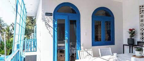 Quarto standard, vista para a praia | Área de estar