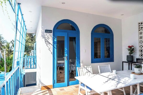 Habitación estándar, vista a la playa | Área de sala de estar