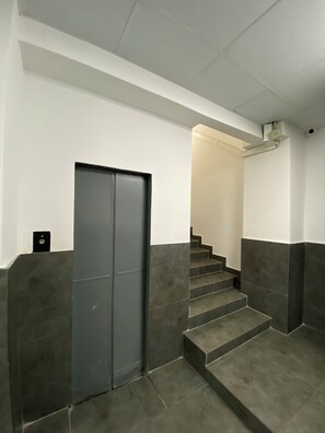 Elevator - Apartment by Luxe Group SN100 (Yerevan)
