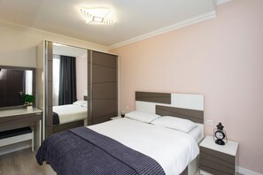Blackout drapes, iron/ironing board, free WiFi - Apartment by Luxe Group SN100 (Yerevan)