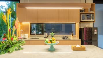 Fridge, microwave, stovetop, cookware/dishes/utensils