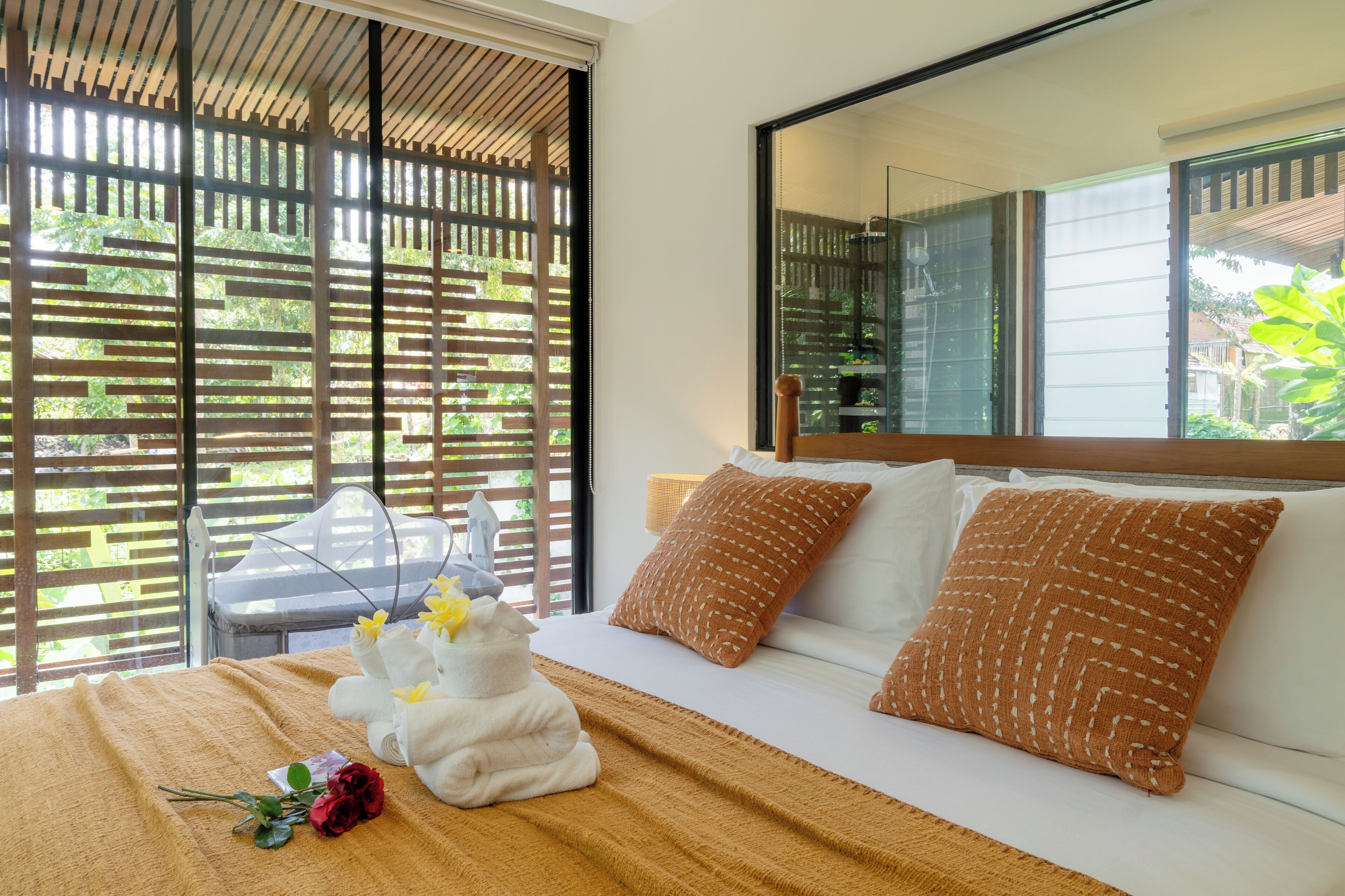 Desk, blackout curtains, free WiFi