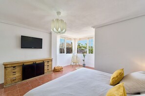 2 chambres, fer et planche Ă repasser, accĂšs Ă Internet, literie fournie