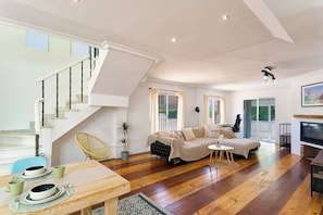 TV, fireplace - Casa Calma - Your Mediterranean Home Office (pet allowed) (Torremolinos)