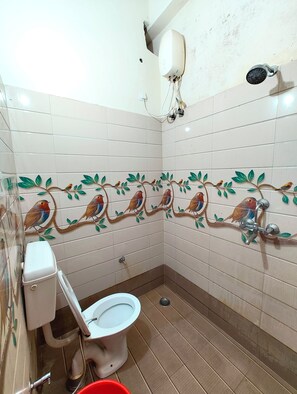 Deluxe Quadruple Room, Air conditioning | Bathroom | Shower, rainfall showerhead, slippers, towels