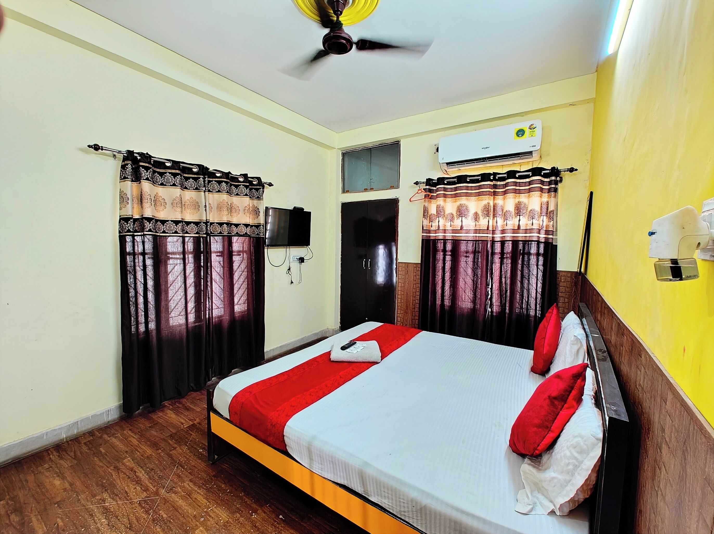 Deluxe dubbelrum - luftkonditionering | Allergitestade sängkläder, skrivbord, ljudisolering och gratis wi-fi