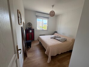 2 Schlafzimmer, Bügeleisen/Bügelbrett, Internetzugang, Bettwäsche