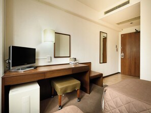 Escritorio, wifi gratis, ropa de cama