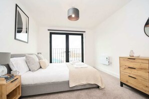 2 bedrooms, iron/ironing board, bed sheets