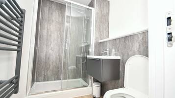 Shower, hair dryer, towels, shampoo
