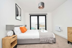 2 bedrooms, iron/ironing board, bed sheets