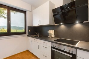 Refrigerador, horno, placa de cocina, cafetera/tetera