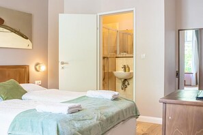 1 habitación, tabla de planchar con plancha, wifi y ropa de cama 