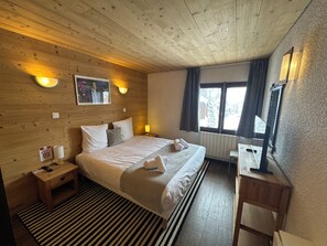 Standard Double Room, Mountain View | In-room safe, laptop workspace, blackout curtains, iron/ironing board - Hotel Le Cairn (Les Deux Alpes)