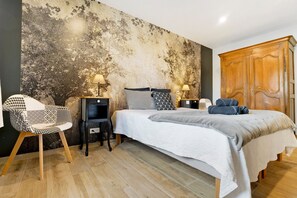 1 slaapkamer, een strijkplank/strijkijzer, wifi, beddengoed