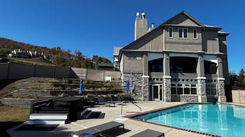 Indoor pool, outdoor pool