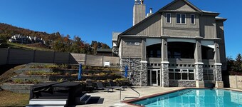 Ski on/off Solitude Village 3 bedroom condo directly on Okemo Mt ski trail