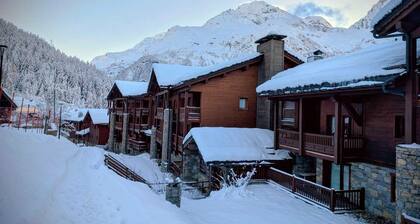 Comfortable, fully-equipped chalet-style duplex in resort center.