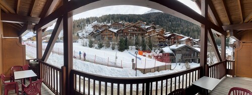 Comfortable, fully-equipped chalet-style duplex in resort center.