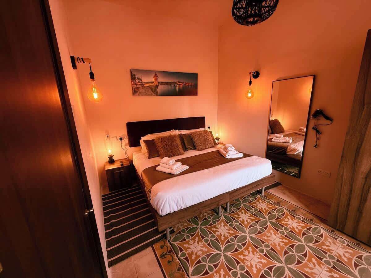 1 slaapkamer, een strijkplank/strijkijzer, wifi, beddengoed