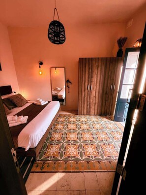 1 bedroom, iron/ironing board, WiFi, bed sheets - RM3 Birgu Square Charm -King Bed 180cm (Birgu)