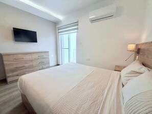 1 bedroom, iron/ironing board, travel cot, WiFi - The Bugibba Central Penthouse! (Saint Paul's Bay)
