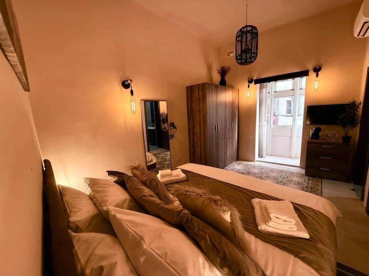 1 habitación, tabla de planchar con plancha, wifi y ropa de cama 