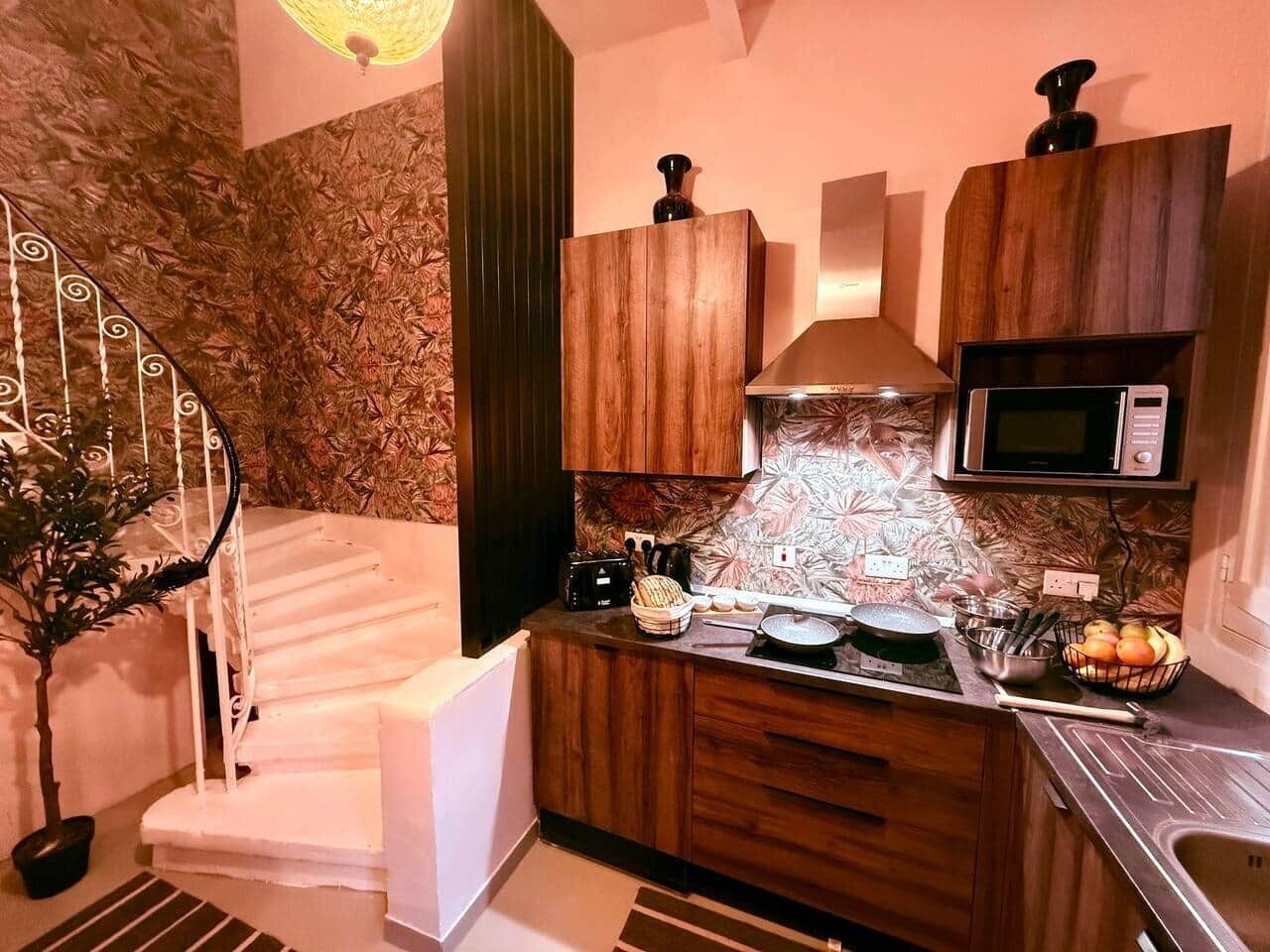 Micro-ondes, plaque de cuisson, grille-pain