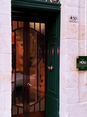 Exterior detail - RM2 Birgu Square Charm-King Bed 180cm (Birgu)