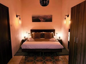 1 bedroom, iron/ironing board, WiFi, bed sheets - RM2 Birgu Square Charm-King Bed 180cm (Birgu)