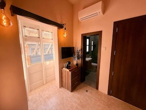 Sèche-cheveux, serviettes fournies