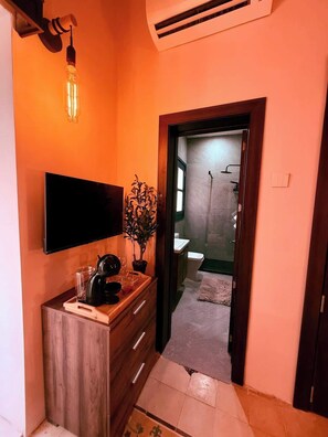 Interior - RM2 Birgu Square Charm-King Bed 180cm (Birgu)