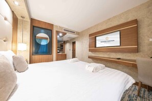 Minibar, caja de seguridad en la habitación y cortinas blackout 