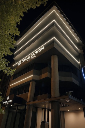 واجهة المنشأة