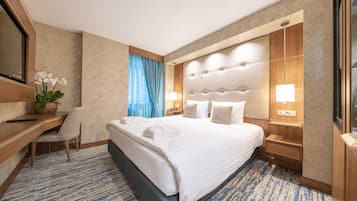 Quarto casal standard | Frigobar, cofres nos quartos, escrivaninha