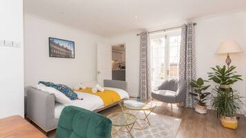 2 bedrooms, iron/ironing board, WiFi, bed sheets