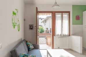 TV - Relax in this tranquil, centrally located space in Ponsacco, in the heart of Valdera (Ponsacco)