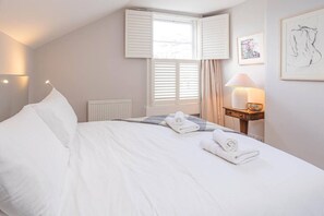 2 habitaciones, tabla de planchar con plancha, cuna de viaje y wifi 