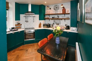 冰箱、微波炉、烤箱、洗碗机