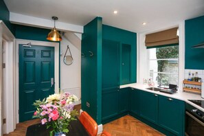 冰箱、微波炉、烤箱、洗碗机