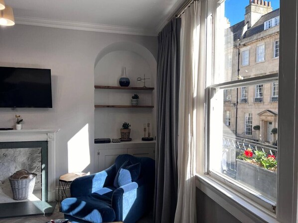 TV - The Studio @ 13 Rivers Street (Bath and North East Somerset)